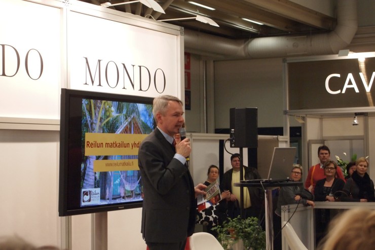 Matkamessuilla julkkiskuvaajana – Pekka Haavisto napattu