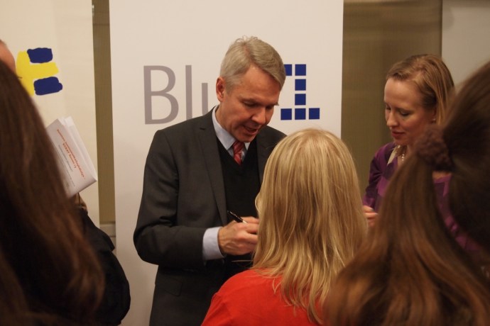 Matkamessuilla julkkiskuvaajana – Pekka Haavisto napattu