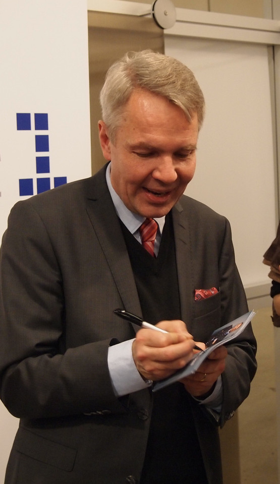 Matkamessuilla julkkiskuvaajana – Pekka Haavisto napattu