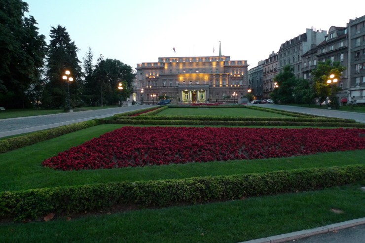 Lämmin ja letkeä Belgradin yö