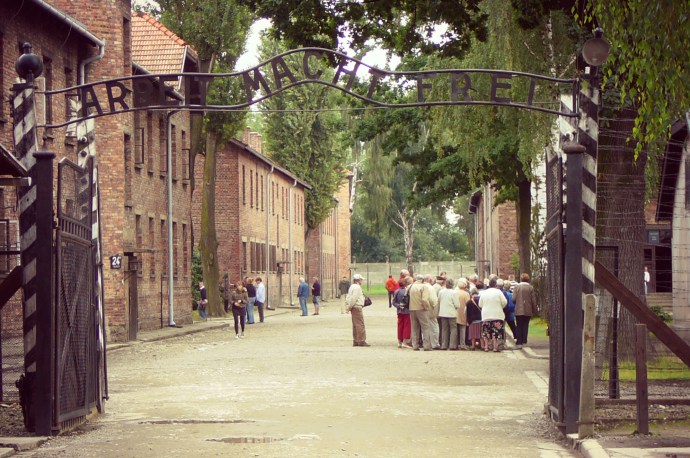 Auschwitz ahdistaa ja järkyttää